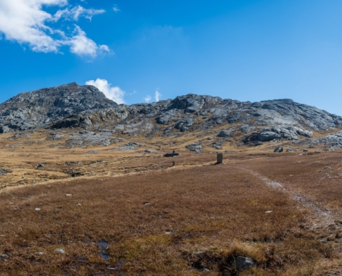 Da sinistra: colle di Loo, punta Lazouney, colle di Lazouney