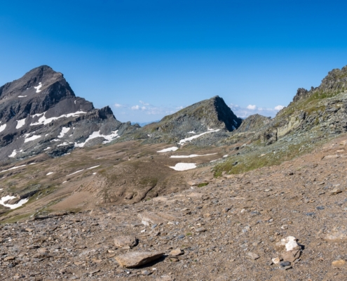 Dal Piccolo Rothorn, da sinistra Testa Grigia (3314m), Bec Forcù (3106m), Rothorn (3152m)