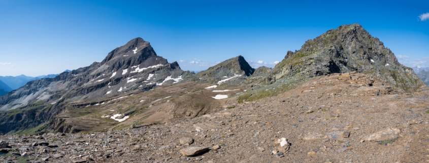 Dal Piccolo Rothorn, da sinistra Testa Grigia (3314m), Bec Forcù (3106m), Rothorn (3152m)