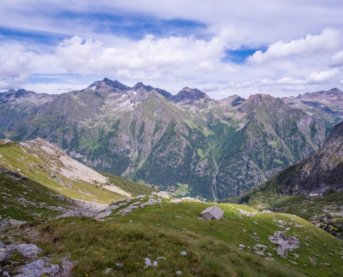 Alpe di Valfredda, sullo sfondo Valdobbiola