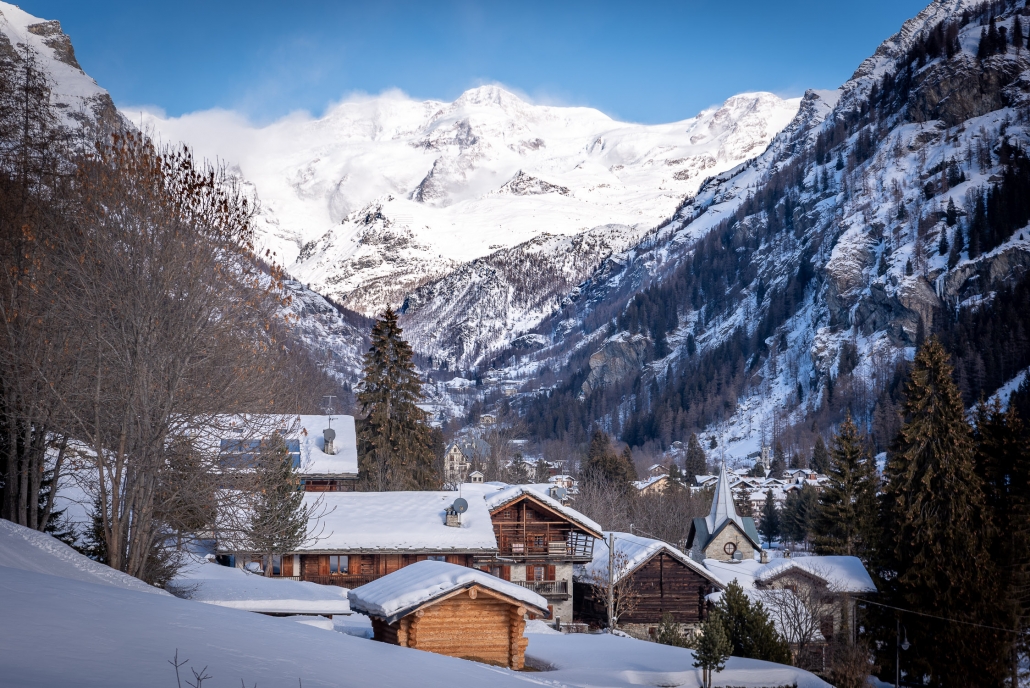 La vista verso il Monte Rosa nei pressi della cascata Staller