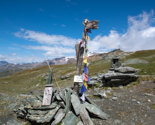 The elaborate little man at the Zube Pass