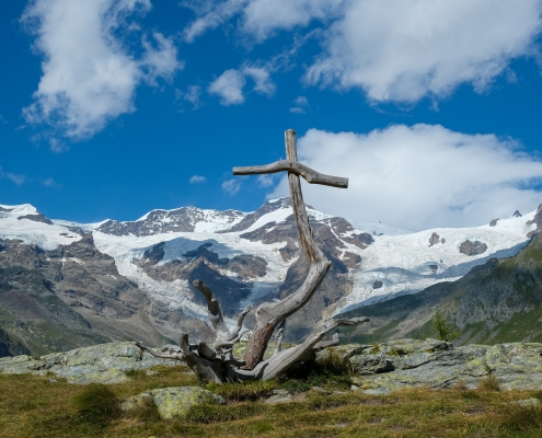 La croce di legno a Sant'Anna