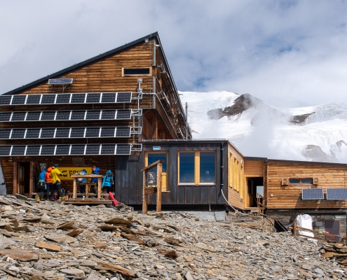 Primo piano del Rifugio Quintino Sella