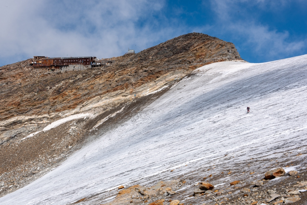 The traverse over the glacier to the Gnifetti