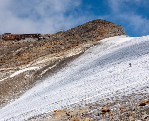 The crossing of the Garstelet glacier.