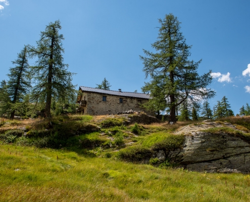 The cabins of Upper Scherpia (2150m)