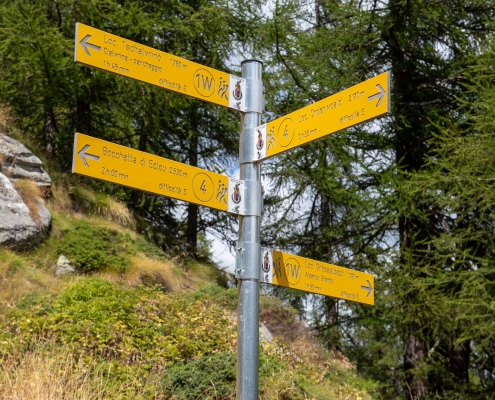 The intersection with the W trail at 1870m