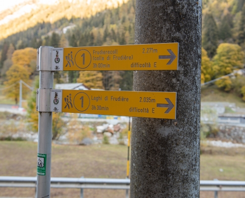 Waymark signs at the beginning of the trail