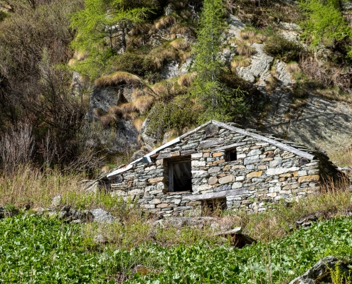 Furka hut (1840m) at the beginning of the route in the gully