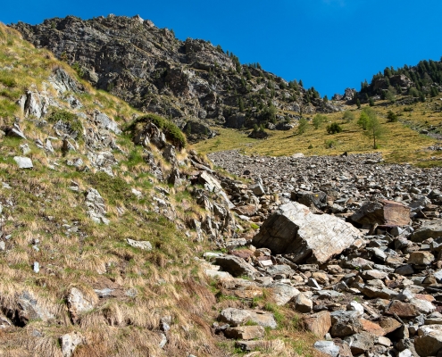 The first step on scree, 1980m