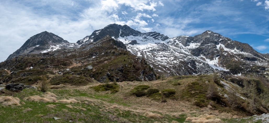 From left, Corno Maria (2754m), Mont Nery (3075m), Monte Soleron (2890m)