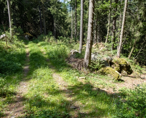 In discesa, dopo Axelbode, prendere questa deviazione a destra (in ombra è poco visibile)