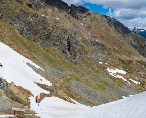 L'Ospizio e uno scorcio della Val Vogna