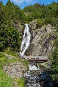 La cascata Staller, il sentiero parte pochi metri a destra