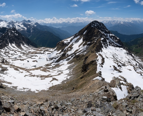 From Punta Valnera, Estoul Lakes and Mount Bieteron (2764m)