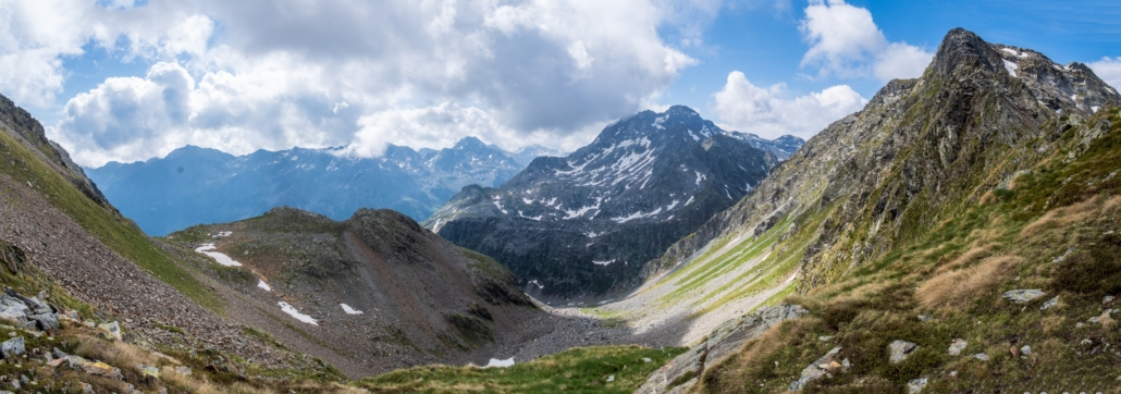 Il passo di Valdobbiola, guardando verso il versante valsesiano