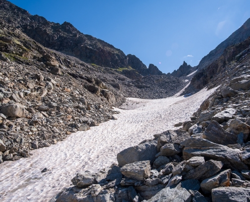 Climbing the first snowfield by standing in the middle