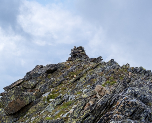 The little summit cairn of Punta di Rissuolo