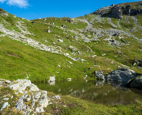 The pond at 2570m, a short distance from the pass