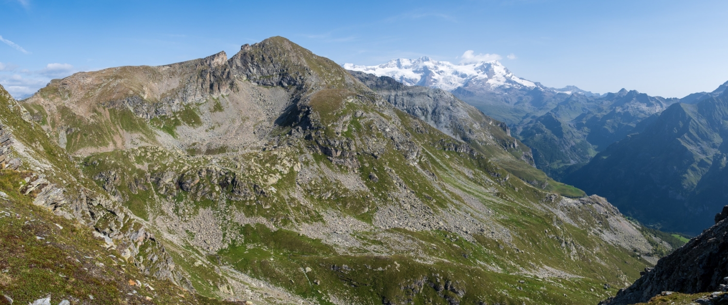A notch along the ridge provides a view of the parallel Valfredda and Corno Vitello