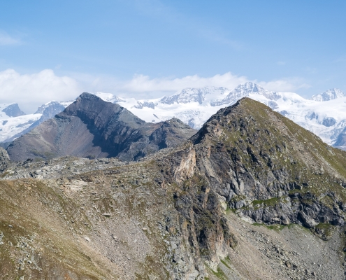 From Punta Valfredda the Corno Vitello, behind it the Testa Grigia Zoom in on the ridge joining the visible Pinter Bivouac (right) and the summit of Testa Grigia