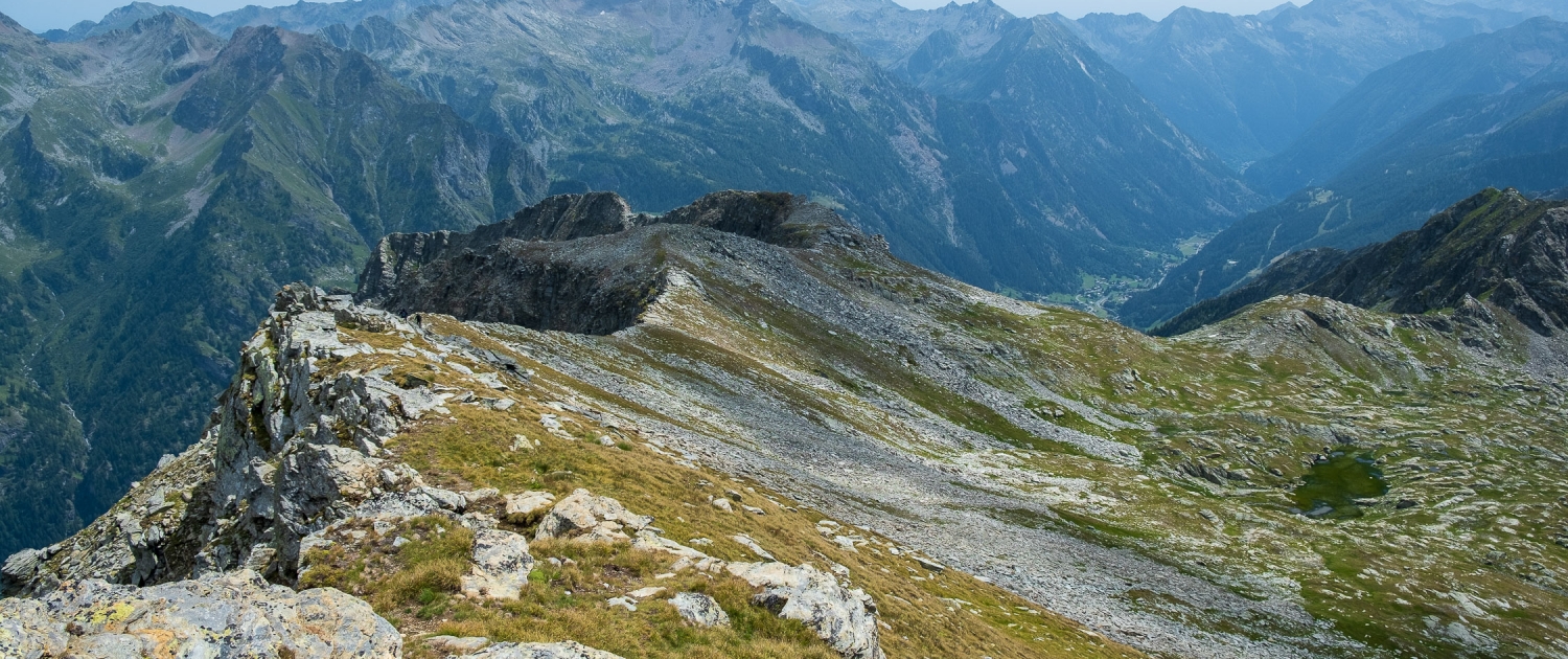 The ridge up to the Valnera Pass as seen from Punta Valfredda