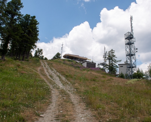 The arrival at the chairlift station