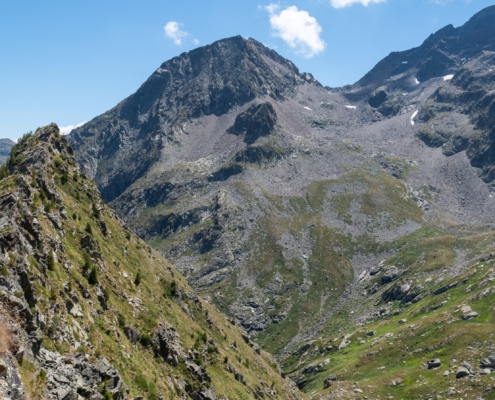 Il colletto Taf, sullo sfondo il Mont Nery