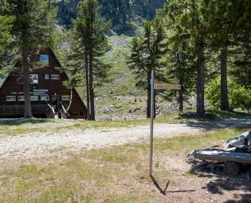 The pole in front of the Mollino shelter