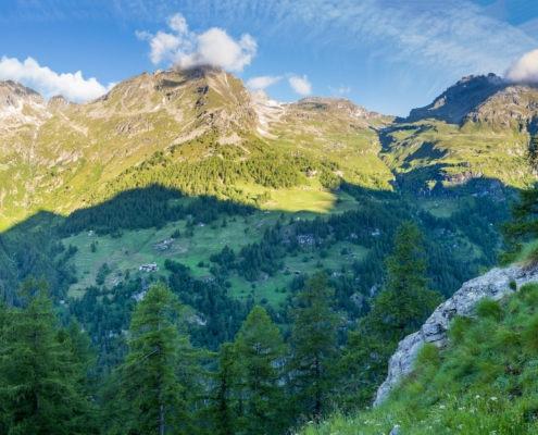 Il versante opposto della valle del Lys