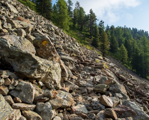 Crossing the scree (2178m)