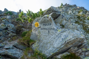 The warning along the ascent to Mont Rena
