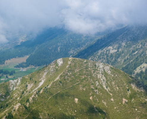 Dalla vetta del Taille, il sentiero 1B che sale a Punta Regina