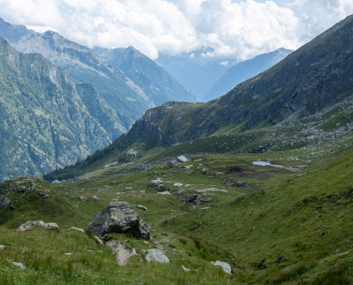 Pente dall'alto del canalone verso il colle