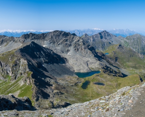 Panoramica verso sud, Corno Vitello (sx) e Gran Cima (centro)