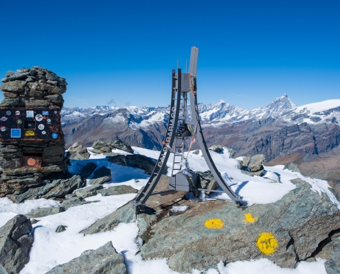 The summit, in the background the Matterhorn