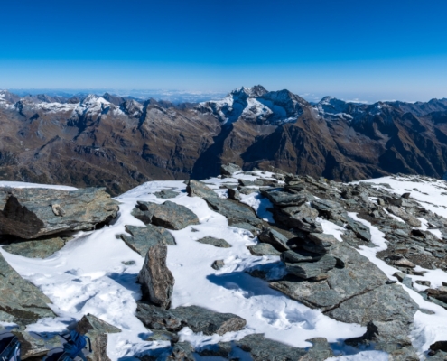 Panoramica verso nord-est dalla vetta