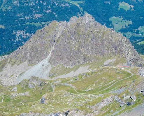 Zoom sul monte Sarezza dalla vetta