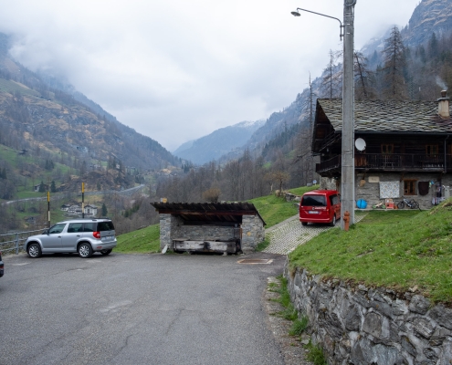 In Rong, the trail continues to the left of the wash house.