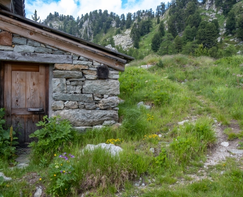 The trail starts next to Pra Bianco