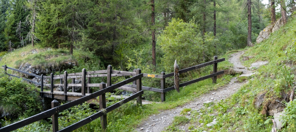 Il ponte con il bivio tra 5, a sinistra, e 4 a destra