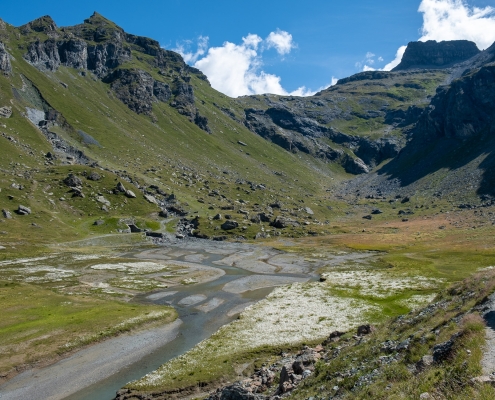 Il sentiero gira attorno al lago (o quel che ne resta)