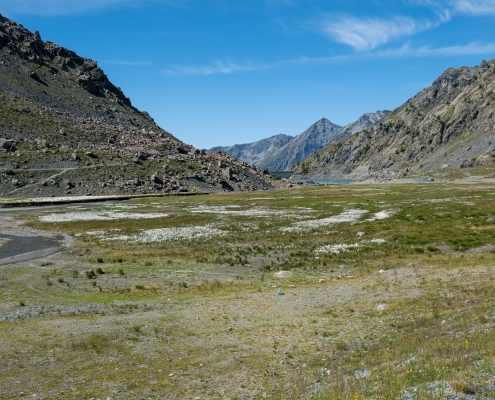 Raggiunta la fine del lago, guardando verso la diga