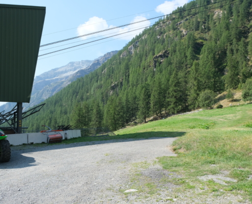 To the right of the station, you can see the yellow waymark