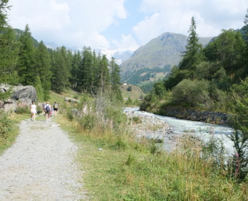 The trail on the orographic right