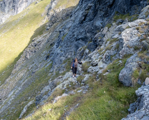 Climb up the rocky step Climb up the rocky step