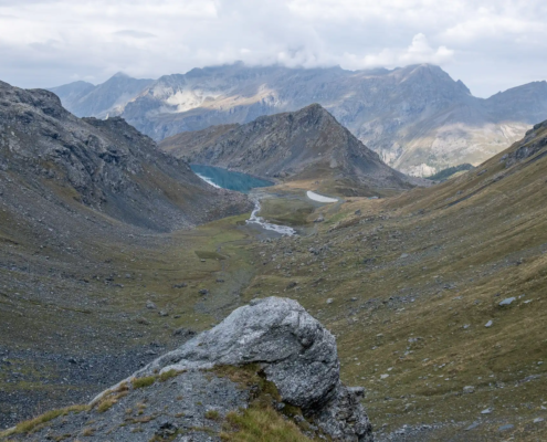 Lake Gabiet and Seehorn Peak from the trail Lake Gabiet and Seehorn Peak from the trail